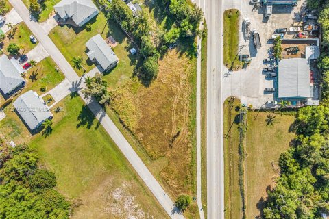 Commercial property in Fort Myers, Florida № 2088488 - photo 9