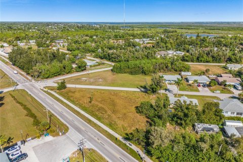 Commercial property in Fort Myers, Florida № 2088488 - photo 14