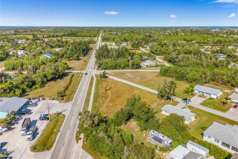 Commercial property in Fort Myers, Florida № 2088488 - photo 15