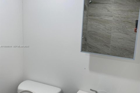 Снять в аренду коммерческую недвижимость в Майами-Гарденс, Флорида 1 спальня, 190.64м2, № 1989385 - фото 14