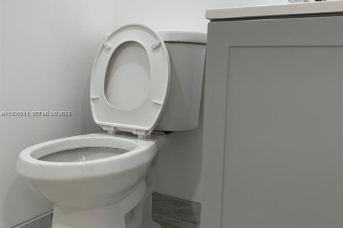 Снять в аренду коммерческую недвижимость в Майами-Гарденс, Флорида 1 спальня, 190.64м2, № 1989385 - фото 15