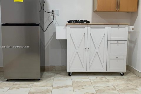 Снять в аренду коммерческую недвижимость в Майами-Гарденс, Флорида 1 спальня, 190.64м2, № 1989385 - фото 6