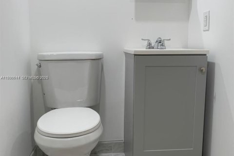 Снять в аренду коммерческую недвижимость в Майами-Гарденс, Флорида 1 спальня, 190.64м2, № 1989385 - фото 12