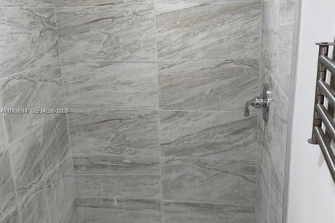 Снять в аренду коммерческую недвижимость в Майами-Гарденс, Флорида 1 спальня, 190.64м2, № 1989385 - фото 13