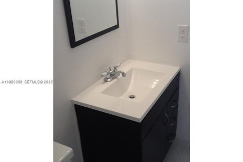 Copropriété à vendre à Miami Beach, Floride: 2 chambres, 94.76 m2 № 2090281 - photo 13