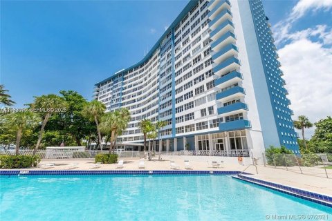 Copropriété à vendre à Miami Beach, Floride: 2 chambres, 94.76 m2 № 2090281 - photo 4