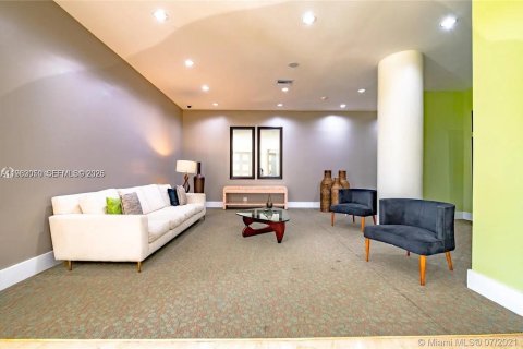 Copropriété à vendre à Miami Beach, Floride: 2 chambres, 94.76 m2 № 2090281 - photo 9