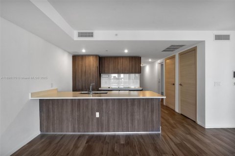 Снять в аренду кондоминиум в Майами, Флорида 3 спальни, 123.93м2, № 1955270 - фото 15