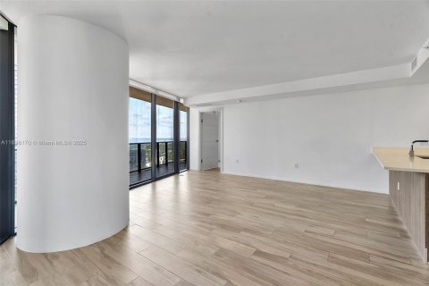 Снять в аренду кондоминиум в Майами, Флорида 3 спальни, 123.93м2, № 1955270 - фото 9