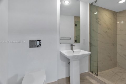 Снять в аренду кондоминиум в Майами, Флорида 3 спальни, 123.93м2, № 1955270 - фото 24