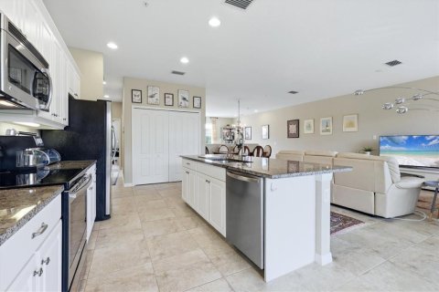 Condo in Lakewood Ranch, Florida, 3 bedrooms  № 2396662 - photo 17