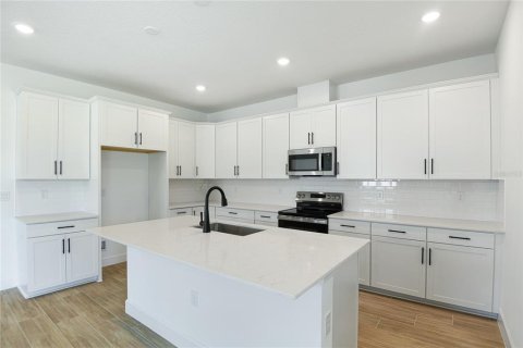 Villa ou maison à vendre à Weeki Wachee, Floride: 4 chambres, 192.31 m2 № 1537778 - photo 4
