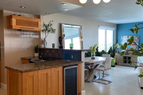 Condo in Miami Beach, Florida, 1 bedroom  № 1812102 - photo 3