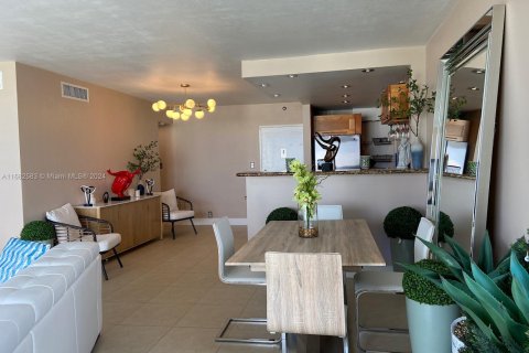 Condo in Miami Beach, Florida, 1 bedroom  № 1812102 - photo 9