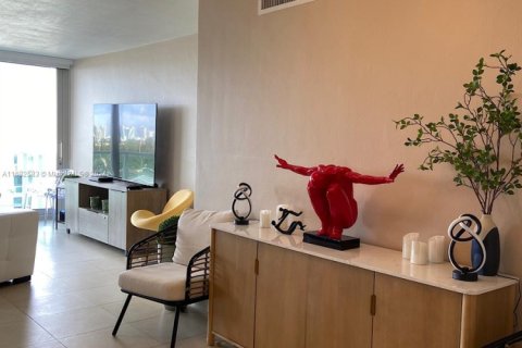 Condo in Miami Beach, Florida, 1 bedroom  № 1812102 - photo 10