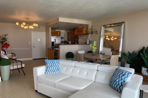 Condo in Miami Beach, Florida, 1 bedroom  № 1812102 - photo 6