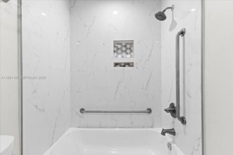 Купить виллу или дом в Лодерхилл, Флорида 3 спальни, 101.82м2, № 2006500 - фото 17