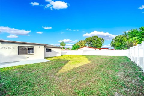 Купить виллу или дом в Лодерхилл, Флорида 3 спальни, 101.82м2, № 2006500 - фото 23