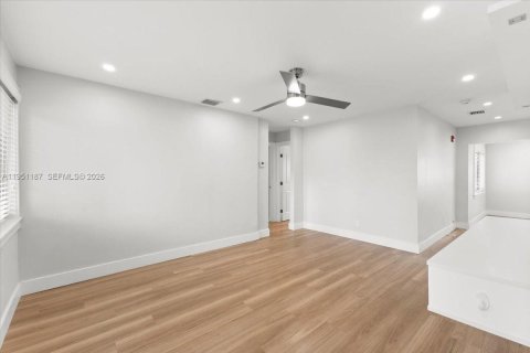 Купить виллу или дом в Лодерхилл, Флорида 3 спальни, 101.82м2, № 2006500 - фото 9