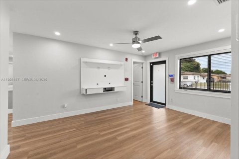 Купить виллу или дом в Лодерхилл, Флорида 3 спальни, 101.82м2, № 2006500 - фото 7