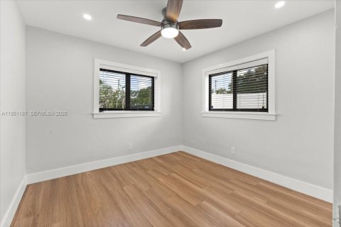 Купить виллу или дом в Лодерхилл, Флорида 3 спальни, 101.82м2, № 2006500 - фото 15