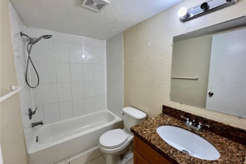 Condo in Tampa, Florida, 1 bedroom  № 1515980 - photo 11