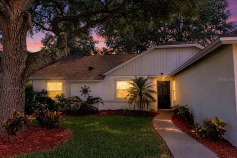 House in Orlando, Florida 4 bedrooms, 130.06 sq.m. № 2204437