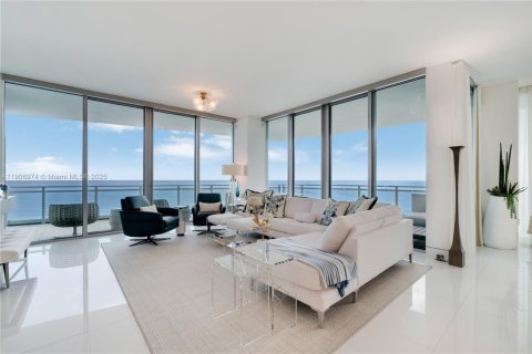 Copropriété à vendre à Bal Harbour, Floride: 3 chambres, 256.69 m2 № 1964925 - photo 1