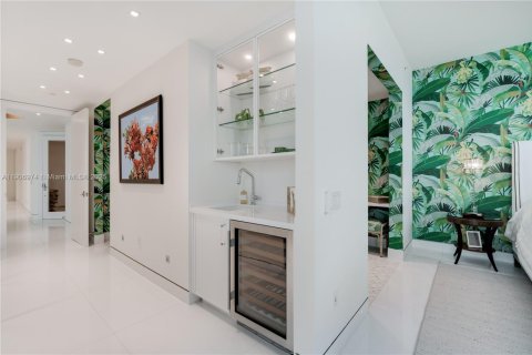 Copropriété à vendre à Bal Harbour, Floride: 3 chambres, 256.69 m2 № 1964925 - photo 21