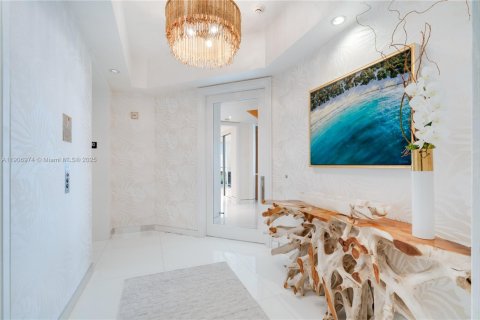 Copropriété à vendre à Bal Harbour, Floride: 3 chambres, 256.69 m2 № 1964925 - photo 5