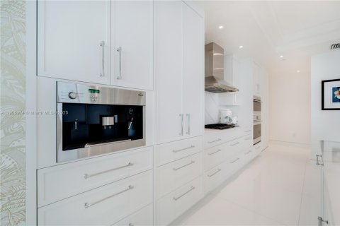 Copropriété à vendre à Bal Harbour, Floride: 3 chambres, 256.69 m2 № 1964925 - photo 15