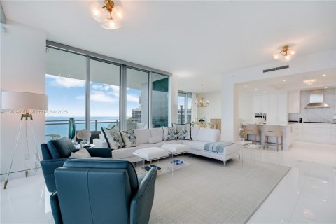 Copropriété à vendre à Bal Harbour, Floride: 3 chambres, 256.69 m2 № 1964925 - photo 7