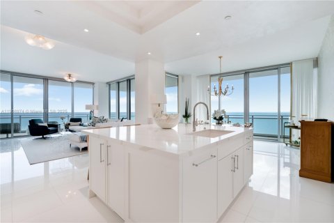 Copropriété à vendre à Bal Harbour, Floride: 3 chambres, 256.69 m2 № 1964925 - photo 19