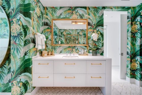 Copropriété à vendre à Bal Harbour, Floride: 3 chambres, 256.69 m2 № 1964925 - photo 13