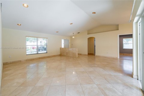 House in Miramar, Florida 3 bedrooms, 180.88 sq.m. № 1739977 - photo 9