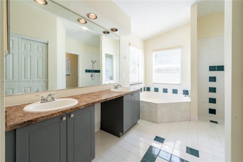 House in Miramar, Florida 3 bedrooms, 180.88 sq.m. № 1739977 - photo 18