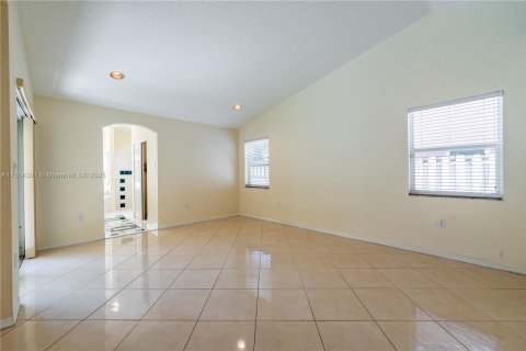 House in Miramar, Florida 3 bedrooms, 180.88 sq.m. № 1739977 - photo 16