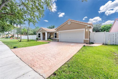 House in Miramar, Florida 3 bedrooms, 180.88 sq.m. № 1739977 - photo 2