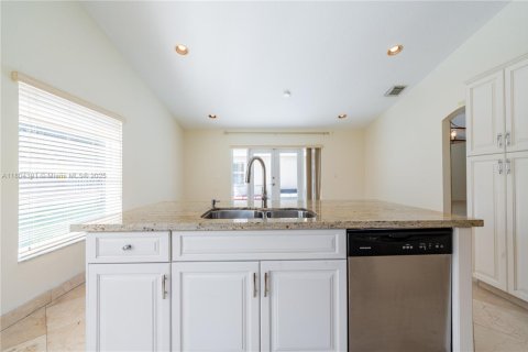 House in Miramar, Florida 3 bedrooms, 180.88 sq.m. № 1739977 - photo 28