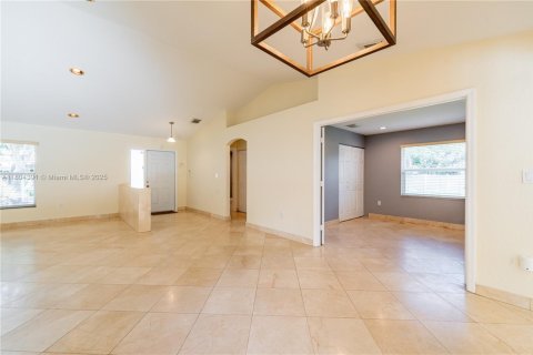 House in Miramar, Florida 3 bedrooms, 180.88 sq.m. № 1739977 - photo 7