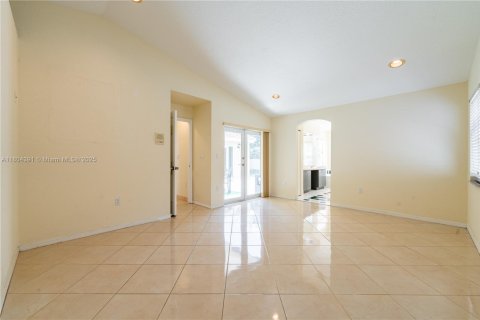 House in Miramar, Florida 3 bedrooms, 180.88 sq.m. № 1739977 - photo 17