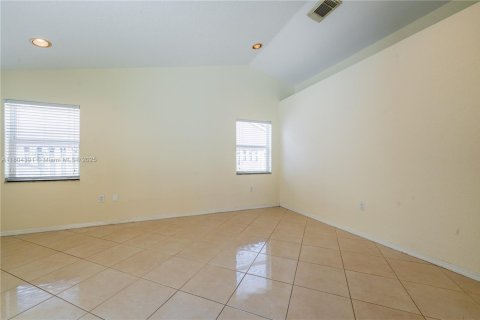 House in Miramar, Florida 3 bedrooms, 180.88 sq.m. № 1739977 - photo 15