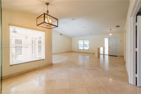 House in Miramar, Florida 3 bedrooms, 180.88 sq.m. № 1739977 - photo 6