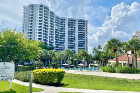 Condo in Aventura, Florida, 2 bedrooms  № 1859662 - photo 18