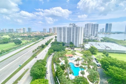 Condo in Aventura, Florida, 2 bedrooms  № 1859662 - photo 17