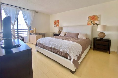 Condo in Aventura, Florida, 2 bedrooms  № 1859662 - photo 9