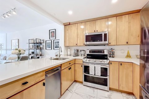 Купить кондоминиум в Халландейл-Бич, Флорида 1 спальня, 81.94м2, № 1996946 - фото 3