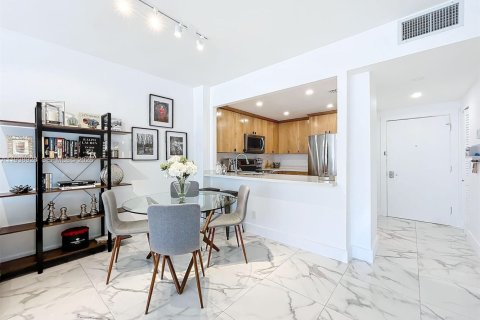 Купить кондоминиум в Халландейл-Бич, Флорида 1 спальня, 81.94м2, № 1996946 - фото 5