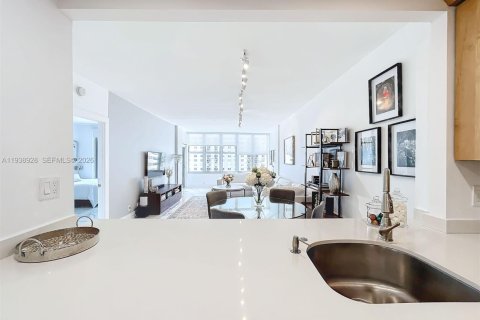 Купить кондоминиум в Халландейл-Бич, Флорида 1 спальня, 81.94м2, № 1996946 - фото 4