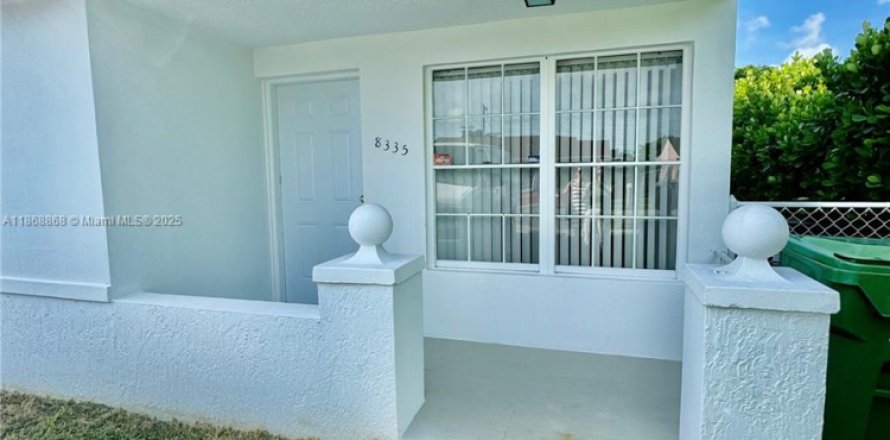 Casa en Miami, Florida 3 dormitorios, 88.81 m2 № 1955827